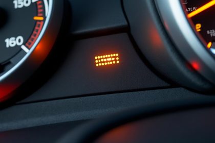 découvrez les principales causes qui déclenchent le témoin moteur sur une smart forfour et comment y remédier pour assurer le bon fonctionnement de votre véhicule.